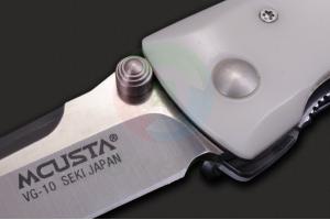 日本原装正品进口MCUSTA传世家徽MC25白色可丽耐柄缎面拉丝刃绅士随身折叠刀