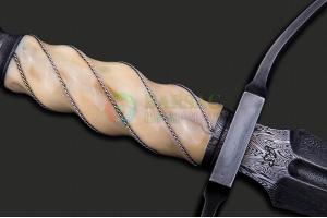美国ABS刀匠协会JS刀匠凯尔·嘎哈甘纯手工锻打大马士革钢带血槽象牙化石柄双刃剑