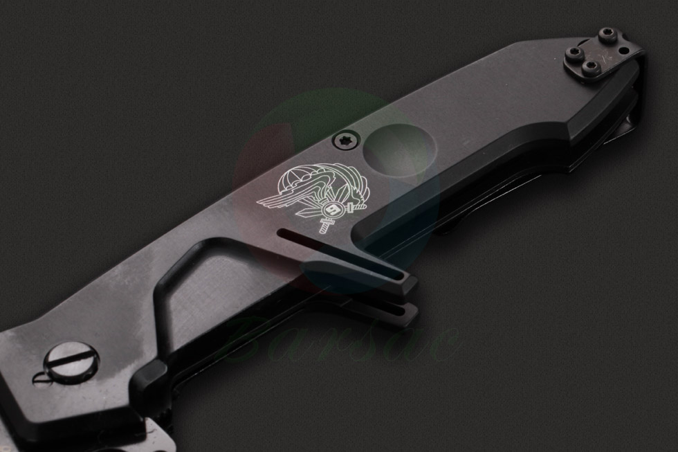 Extrema Ratio极端武力是意大利著名刀具品牌，也是世界高端战术刀具的行业领导者。极端武力所生产的每一把刀的厚度都要比其它同类的刀厚一倍左右，而且每一把刀都杀气腾腾，充分的体现了军用刀具的冷酷