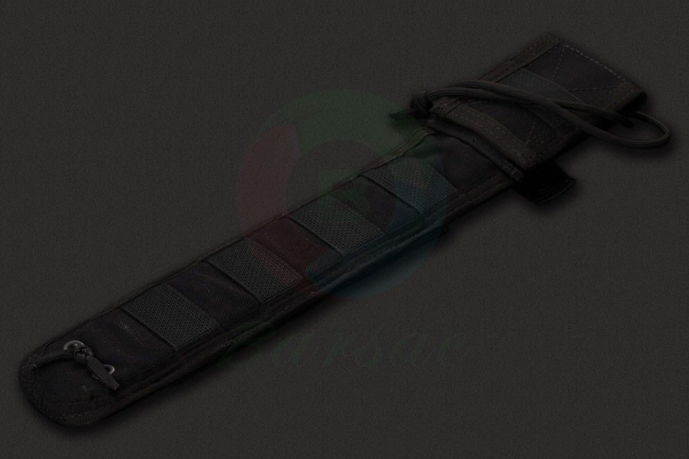 刀柄上缠绕符合军用规格的黑色伞绳，这是挺进者经典的伞绳柄产品