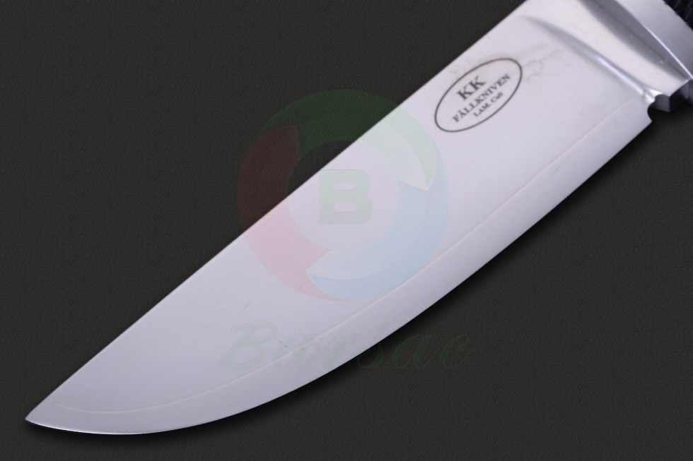 Fallkniven的这款KK（Kolt Knife）是瑞典一种传统的户外刀型，从刀尖直至手柄尾末，拥有最简洁自然的线条设计