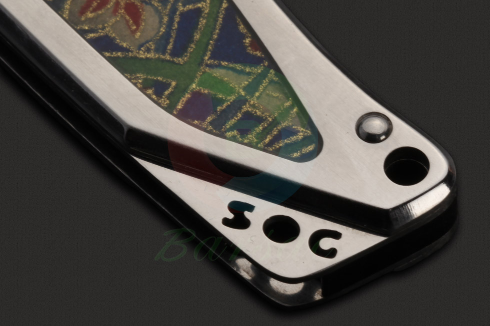 美国SOG索格三叉戟闪电战术折刀由首席工程师Spencer Frazer设计，结合采用S.A.T专利(SOG 协助技术)