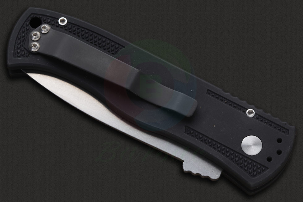 刀柄采用T6 6061阳极氧化铝材制作，质量轻盈但却无比可靠。内嵌式的按钮锁安全稳健，防止使用者误碰而造成不必要的损失