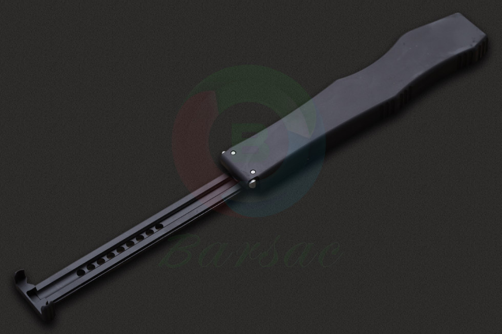 微技术这款150-1采用新型ELMAX不锈钢制造的刀身，刀身表面采用黑色涂层处理，确保刀身防锈和隐蔽性