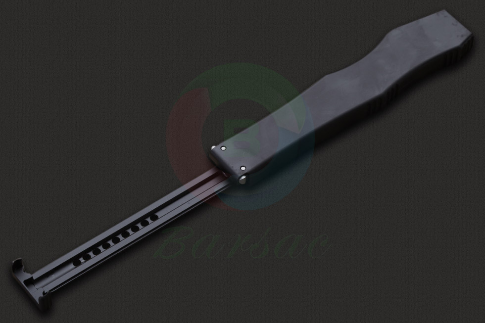 微技术这款150-12采用新型ELMAX不锈钢制造的刀身，刀身采用石洗工艺进行处理，刀根和中部血槽两侧采用缎面手法进行处理，增加作品的美观度和收藏性