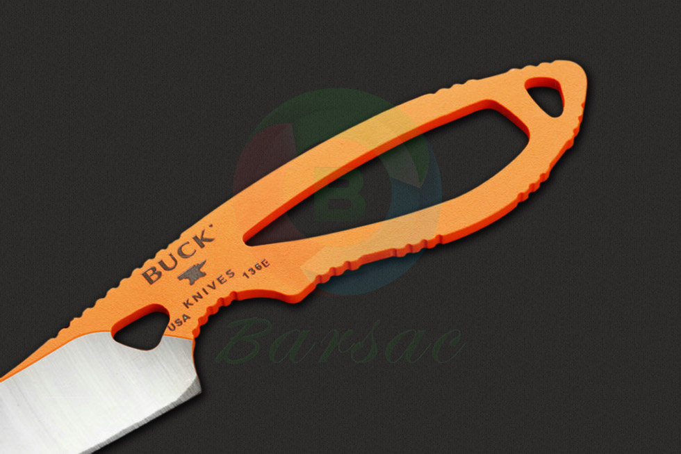 buck巴克刀具都是终身保修的，它的刃材使用美洲改造的不锈钢，高碳，高铬，使它的硬度保持在57-58HRC，并保持锋利的刀刃