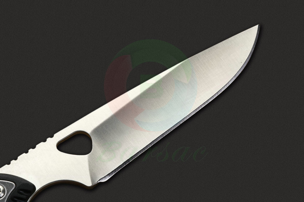 1962年，BUCK巴克110的签名折叠猎刀问世。在推出后该型号深受用户好评，前后共推出了上亿把，并被美国刀锋杂志评选为20世纪最具代表性猎刀奖项