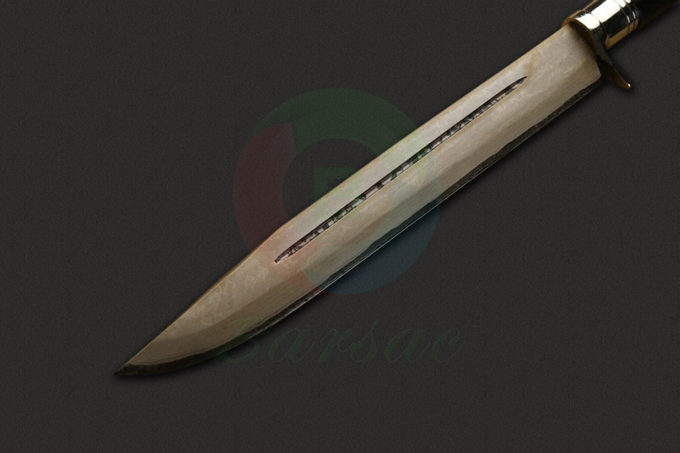 关兼常生于1925年，继承镰仓时代的传统锻刀技术而成为当代刀具大师