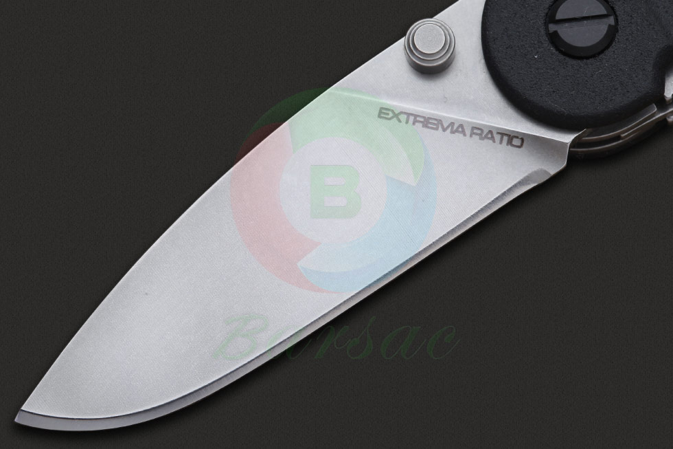 Extrema Ratio意大利极端武力这款战术折刀采用N690不锈钢并采用最先进的生产工艺进行制作，细节精度高，紧密度好，各部位零件绝不会出现松动现象