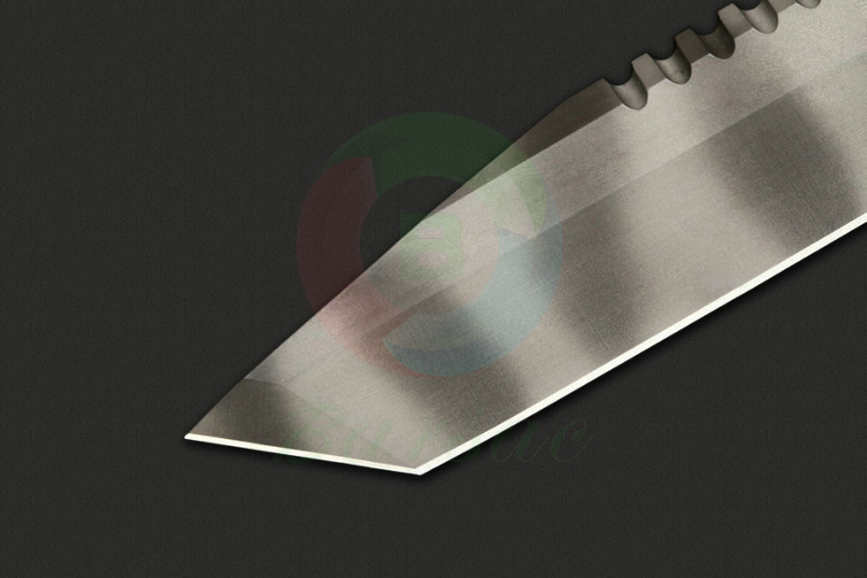 STRIDER挺进者这款直刀采用PSF27钢锻造的刀身经过精心研磨后拥有出色的切削能力，而几何头刀头让产品拥有良好的穿刺力