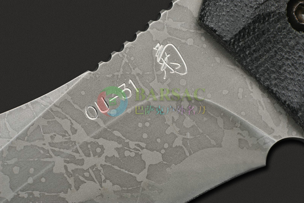 松田菊男这款猎刀拥有水滴头设计的刃头、宽阔的刃身令刃刃更加锋利便于穿刺、切削任务。刃主要采用凸磨手法让刃具具有强壮性，菊男的精心研磨使其锋利程度毫不受损